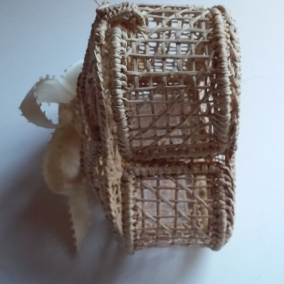 Wicker Heart-Shaped Box - Picture 2 of 4